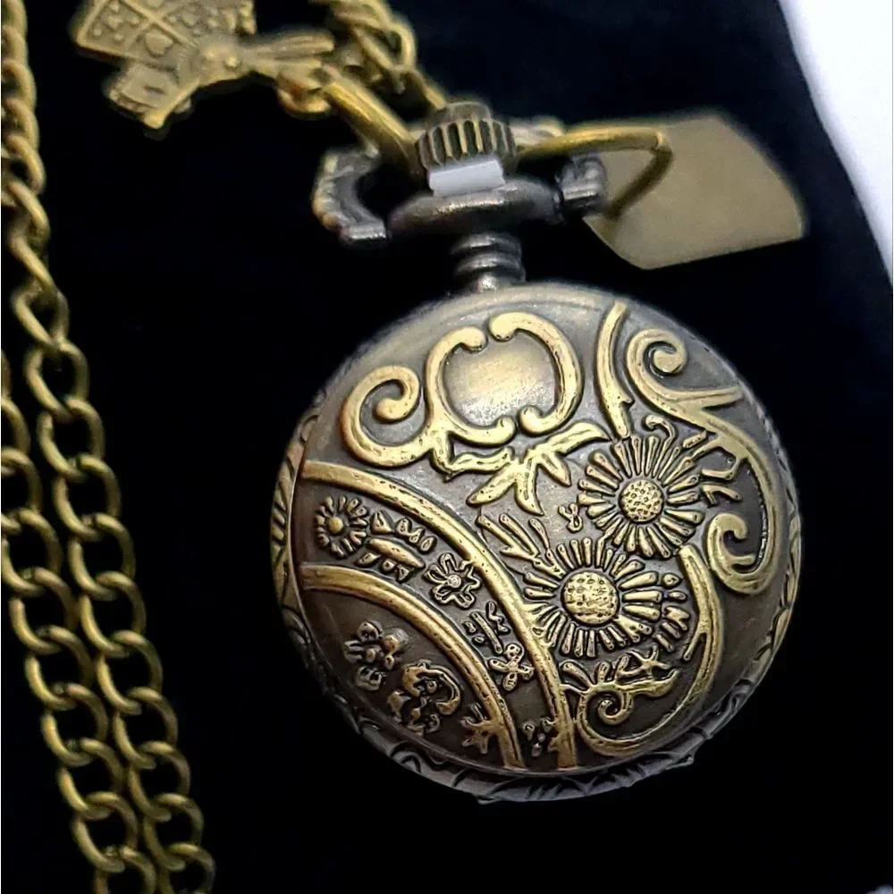 Alice In Wonderland Engraved Antique Bronze Quartz Pocket Watch Necklace Rabbit